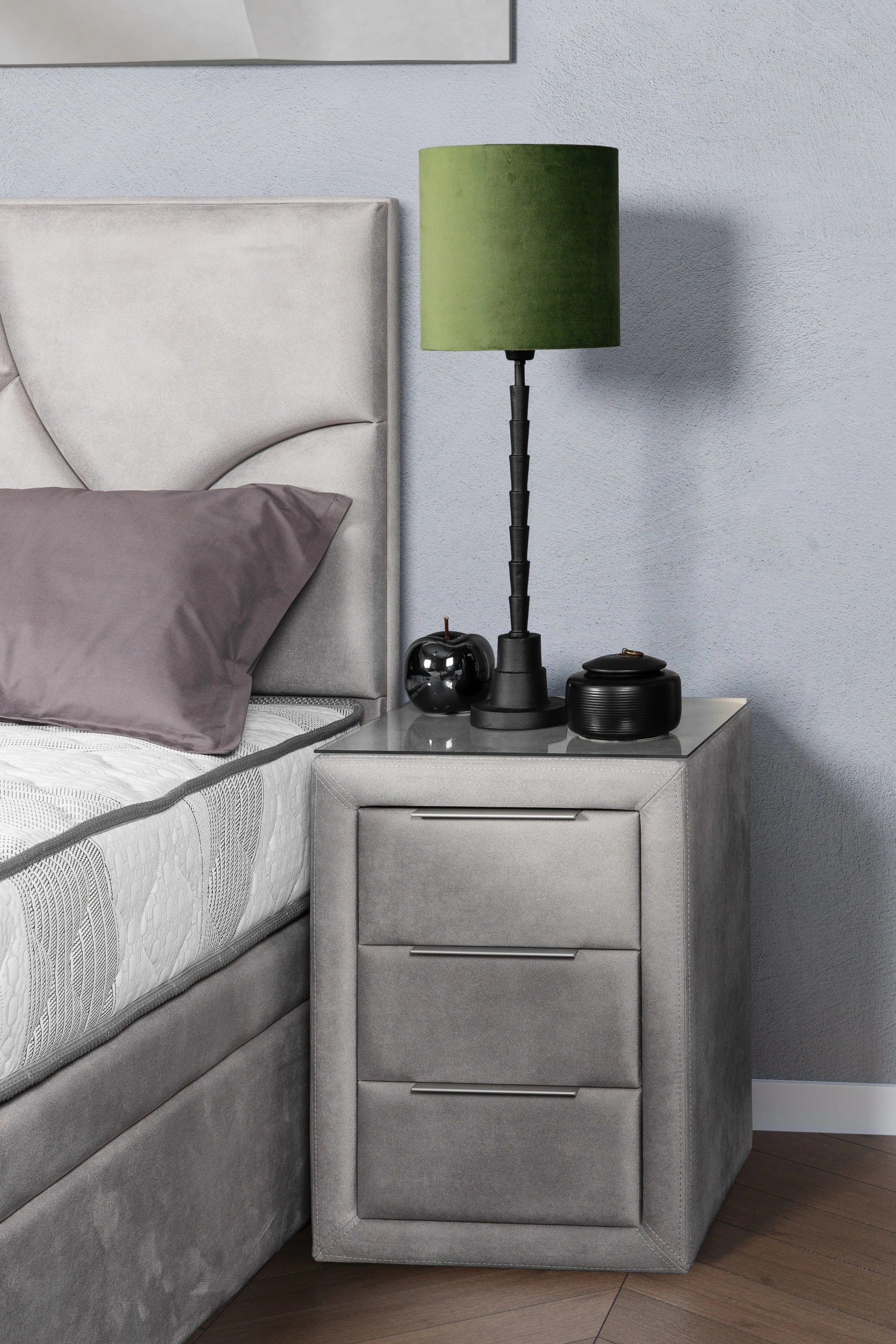 Mistral premium noćni ormarić s tapeciranom Letto tkaninom i soft-close ladicama